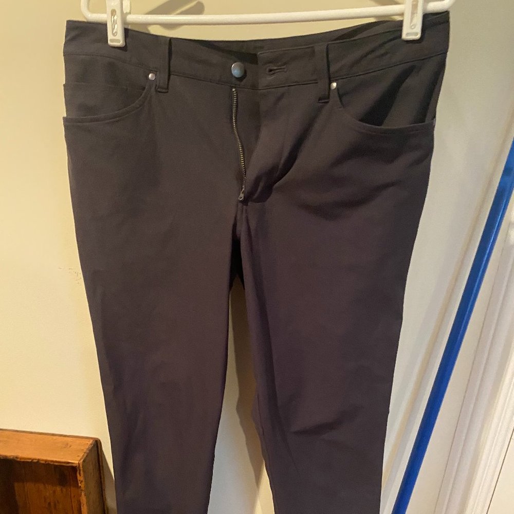 Lululemon ABC Warpstreme Slim, Dark Grey, sz 32-32. Excellent condition.